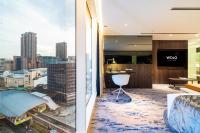 WOLO Kuala Lumpurにあるバルコニーまたはテラス
