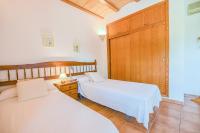 Postel nebo postele na pokoji v ubytování Mallorcan stone house Villa Matias