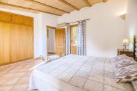 Postel nebo postele na pokoji v ubytování Mallorcan stone house Villa Matias
