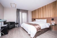 Postel nebo postele na pokoji v ubytování Travel Art Inn