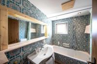 A bathroom at Solaia Hotel & Guesthouse
