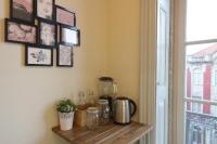 Příslušenství pro přípravu čaje a kávy v ubytování FLH Porto Trendy Flat