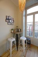 Příslušenství pro přípravu čaje a kávy v ubytování FLH Porto Trendy Flat