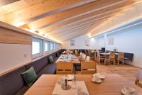 Reštaurácia alebo iné gastronomické zariadenie v ubytovaní Rössle Appartements
