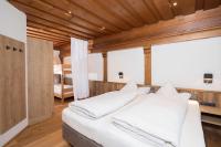 Posteľ alebo postele v izbe v ubytovaní Angerer Alpine Suiten und Familienappartements Tirol
