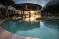 Bazén v ubytovaní Residence Terme Di Sorano alebo v jeho blízkosti