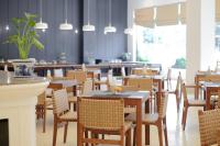 Restaurace v ubytování La Mai Hotel