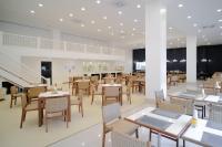 Restaurace v ubytování La Mai Hotel