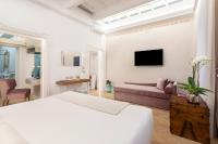 Televízia a/alebo spoločenská miestnosť v ubytovaní Poēsis Experience Hotel