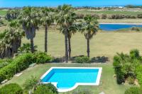 Bazén v ubytování Villa Golf Sanlucar nebo v jeho okolí