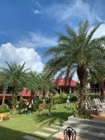 Ein Garten an der Unterkunft Chomview Resort