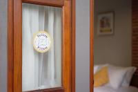 Postel nebo postele na pokoji v ubytování Yellow Pillow village