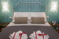 A bed or beds in a room at Real Giardinetto a Toledo