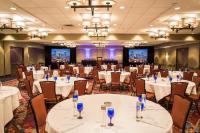 Crowne Plaza Suites MSP Airport - Mall of America by IHGにあるレストランまたは飲食店