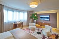 Telewizja i/lub zestaw kina domowego w obiekcie Hotel Maximilian - Stadthaus Penz