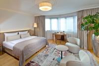 Łóżko lub łóżka w pokoju w obiekcie Hotel Maximilian - Stadthaus Penz