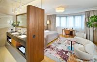 Łóżko lub łóżka w pokoju w obiekcie Hotel Maximilian - Stadthaus Penz