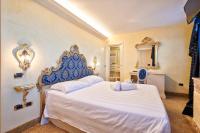 Hotel Vecellio Venice on the Lagoonにあるベッド