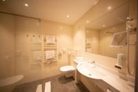 A bathroom at Felsners Hotel & Restaurant