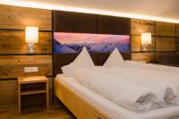 Łóżko lub łóżka w pokoju w obiekcie Hotel Gamsleiten