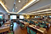 Shinkansen Grand Hotelにあるレストランまたは飲食店