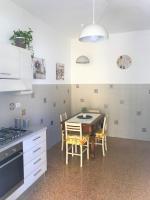 A kitchen or kitchenette at INES'S HOME