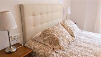 A bed or beds in a room at APT ALCAZABA by Malaga Picasso Rentals Selection