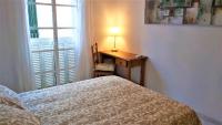 A bed or beds in a room at APT ALCAZABA by Malaga Picasso Rentals Selection