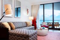 Suite de 1 dormitorio con cama grande y vistas al océano 