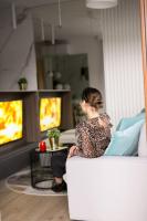 Televízia a/alebo spoločenská miestnosť v ubytovaní Apartament Różana