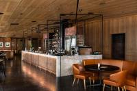 Novotel Christchurch Airportにあるラウンジまたはバー