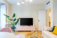 A television and/or entertainment centre at Luxury Belmont Puerta del Sol