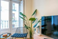 A television and/or entertainment centre at Luxury Belmont Puerta del Sol