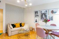 A seating area at Luxury Belmont Puerta del Sol