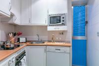 A kitchen or kitchenette at Luxury Belmont Puerta del Sol