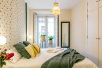 A bed or beds in a room at Luxury Belmont Puerta del Sol