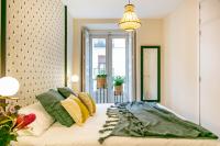 A bed or beds in a room at Luxury Belmont Puerta del Sol