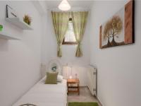 Postel nebo postele na pokoji v ubytování Aura Traditional Apartment