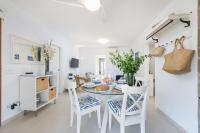 A television and/or entertainment centre at Apartamento Pinebeach