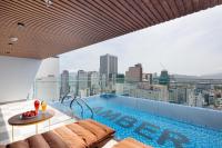 Amber Hotel managed by HTの敷地内または近くにあるプール