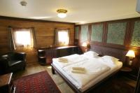 Łóżko lub łóżka w pokoju w obiekcie Boat Hotel Matylda