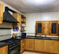 A kitchen or kitchenette at Valley Views Full House Stargazing in Valencia