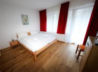 A bed or beds in a room at Appartementhaus Römerhof Superior - Kärnten Card Sommer inklusive