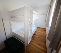 A bed or beds in a room at Appartementhaus Römerhof Superior - Kärnten Card Sommer inklusive
