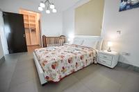 Postel nebo postele na pokoji v ubytování Beach Front Bella Vista by Ezoria Villas