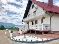 Výhľad na hory alebo výhľad na hory priamo z of the bed and breakfast