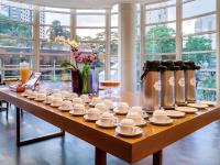 Mercure Guarulhos Aeroportoにあるコーヒーまたはお茶