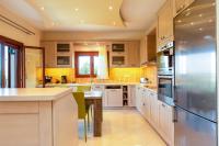 Kuchnia lub aneks kuchenny w obiekcie GreenLand Villa