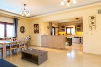 Kuchnia lub aneks kuchenny w obiekcie GreenLand Villa