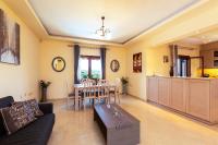 Kuchnia lub aneks kuchenny w obiekcie GreenLand Villa